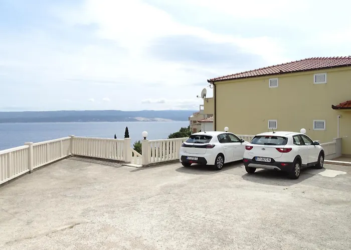 6-Pax Apartment On The Beach - Top Floor, Great Sea View, Parking Ensured