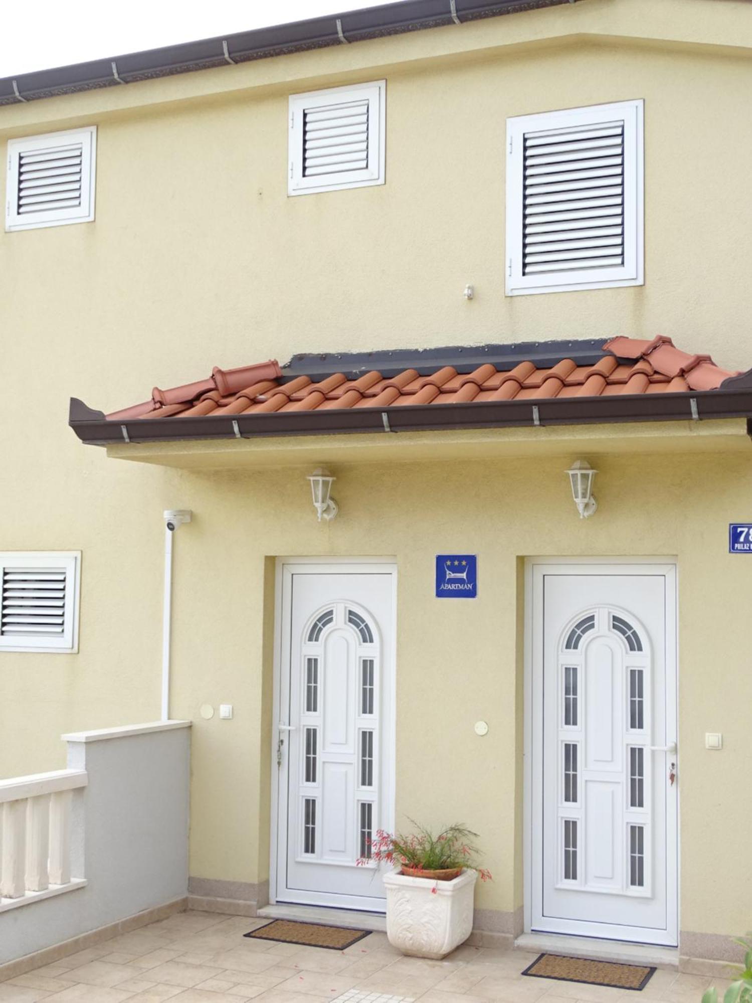 6-pax On The - Floor, Great Sea View, Parking Ensured *