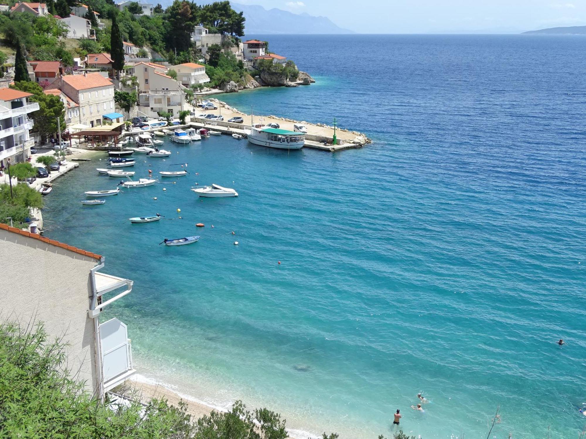 6-pax On The - Floor, Great Sea View, Parking Ensured Apartment *