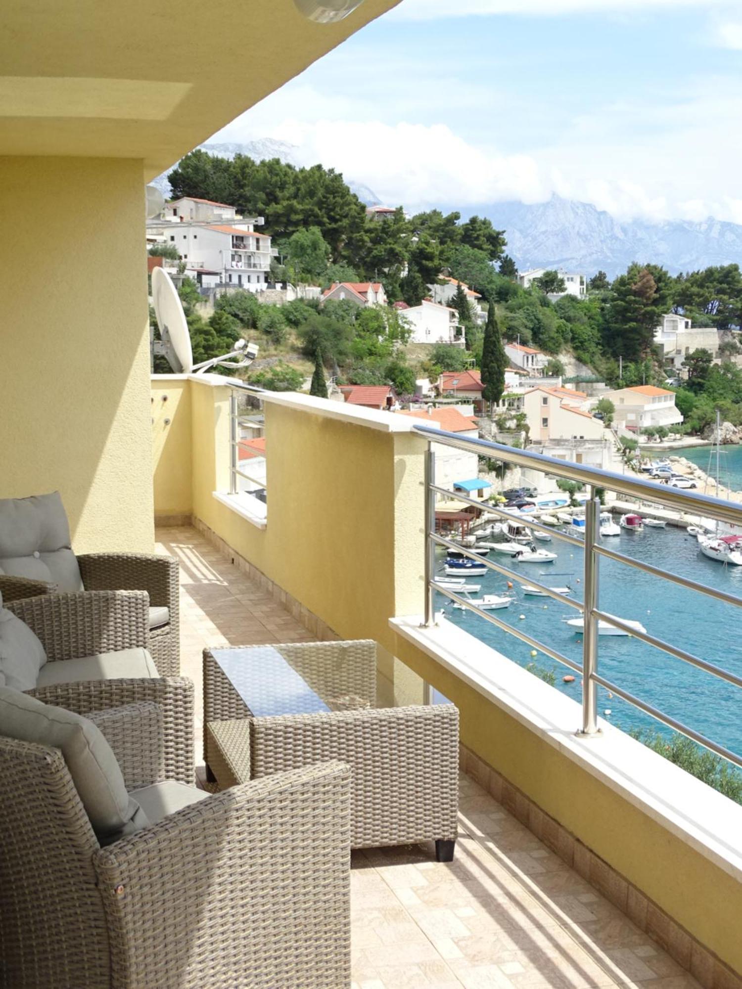 6-pax On The - Floor, Great Sea View, Parking Ensured Apartment Mimice