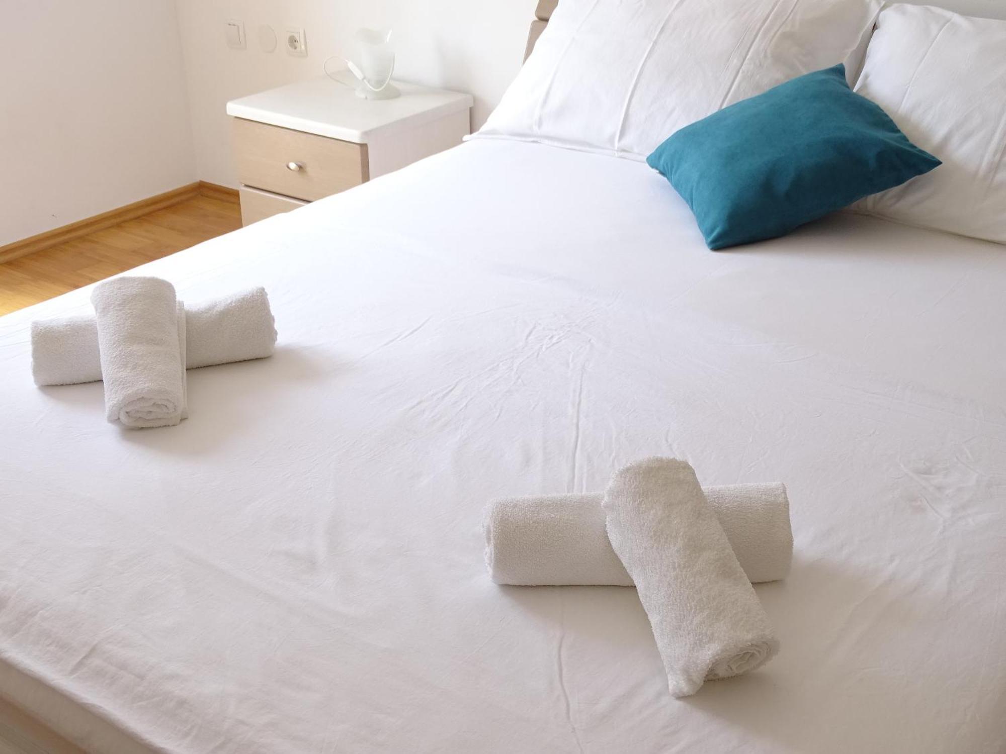 6-pax On The - Floor, Great Sea View, Parking Ensured *