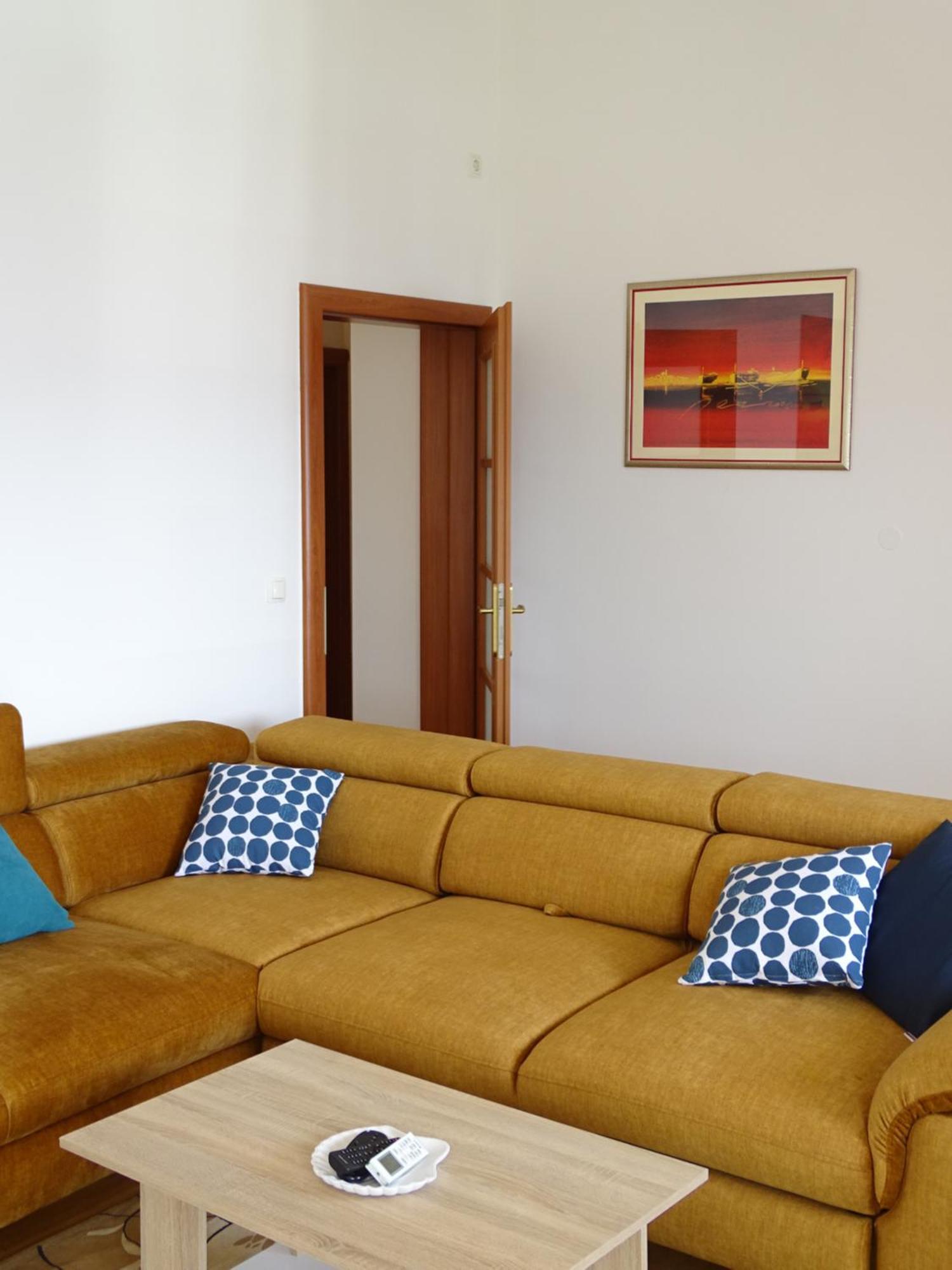 Apartment 6-pax On The - Floor, Great Sea View, Parking Ensured *