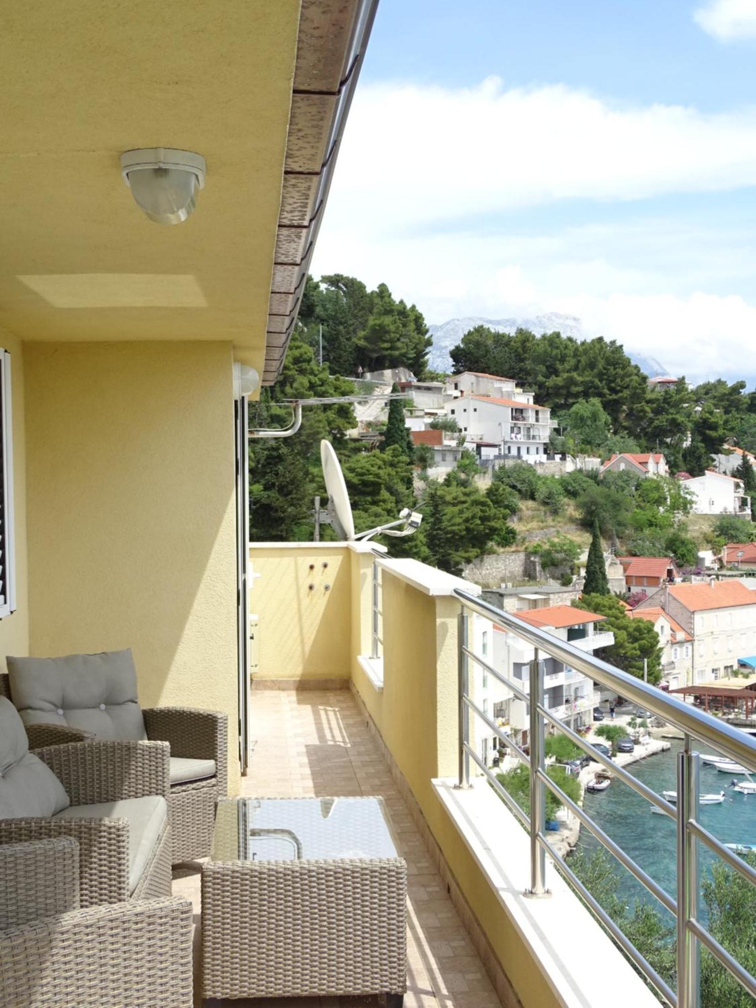 6-pax On The - Floor, Great Sea View, Parking Ensured Mimice