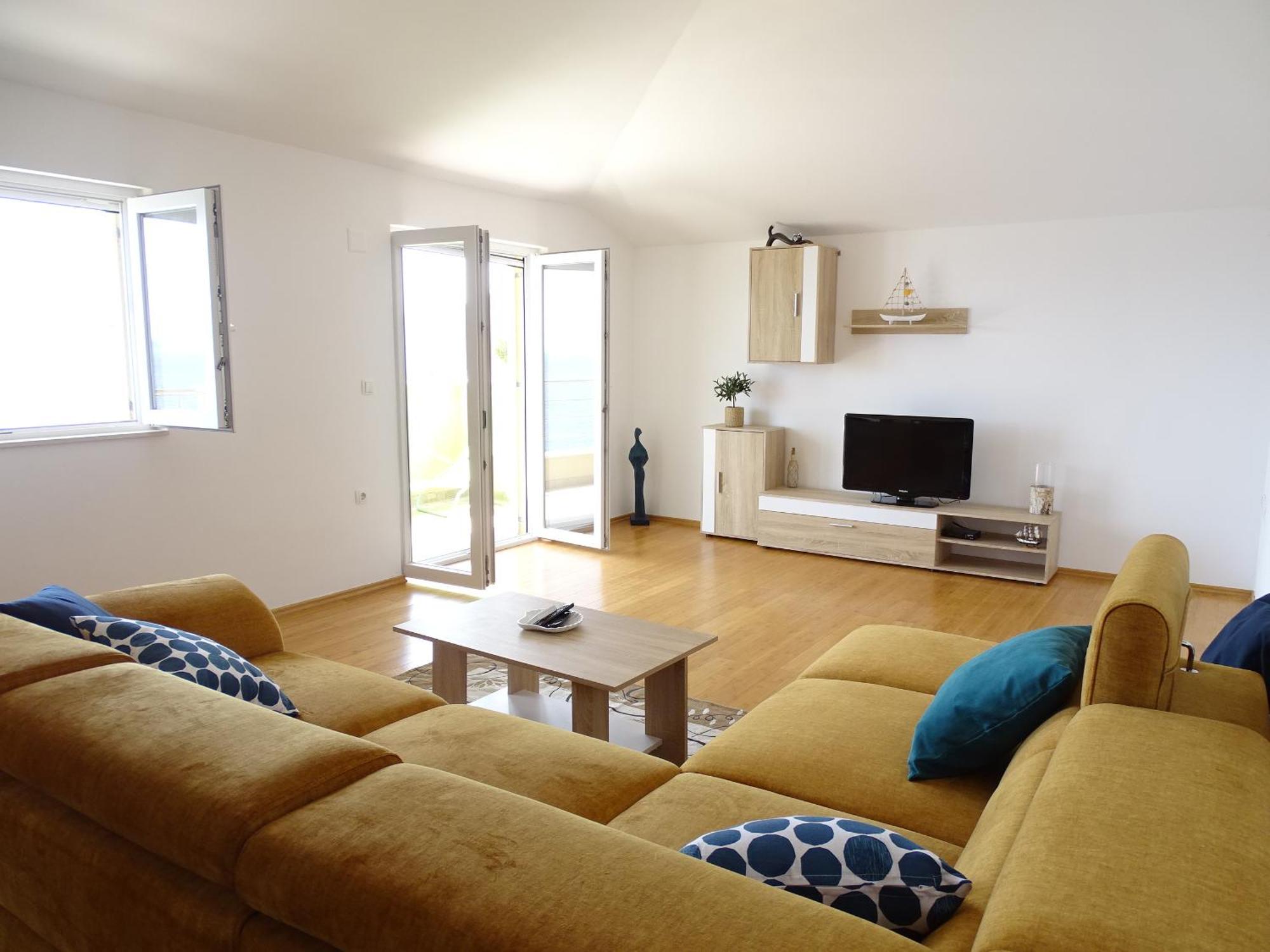 6-pax On The - Floor, Great Sea View, Parking Ensured Apartment *